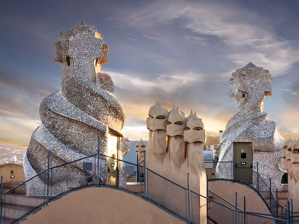 アントニオ・ガウディ×グラフィックデザイン Graudi